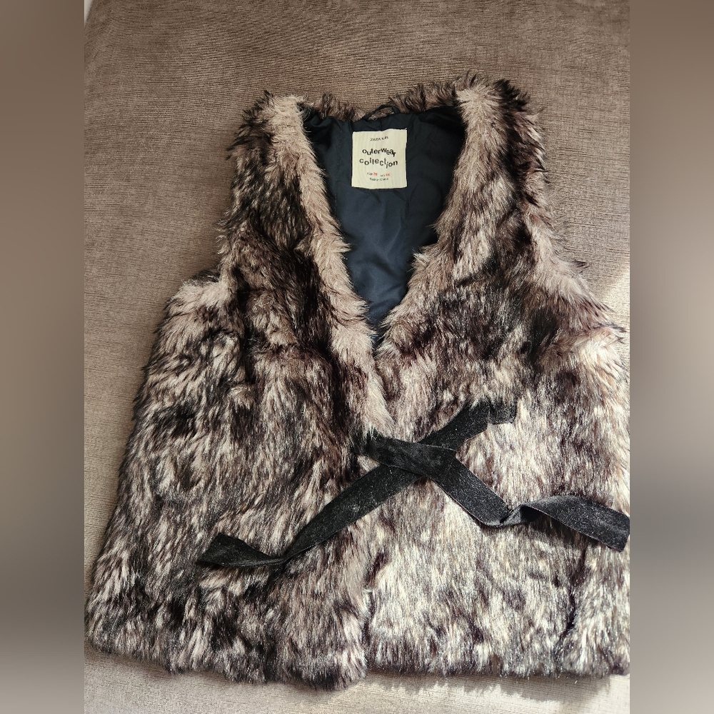 ZARA Kids Faux Fur Vest Size 8/9 Excellent Conditions